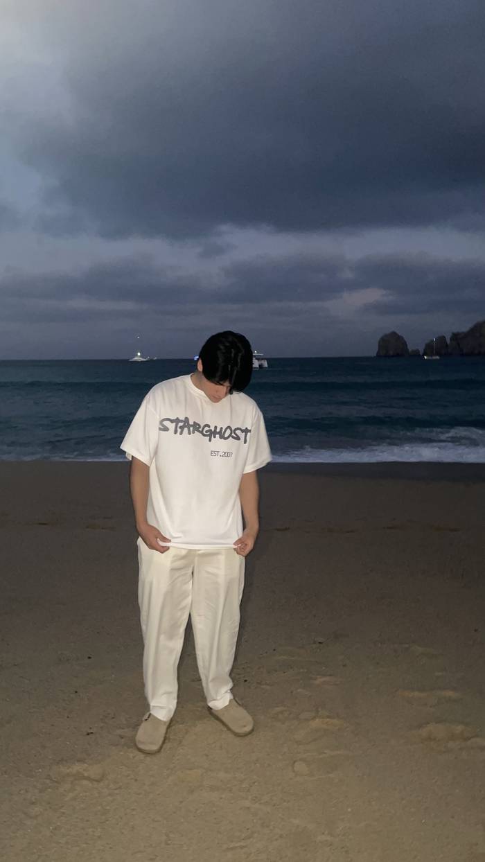 Outfit Starghost frente a El Arco de Cabo
