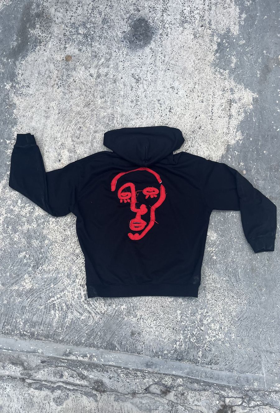 Swag Hoodie de Starghost sobre concreto